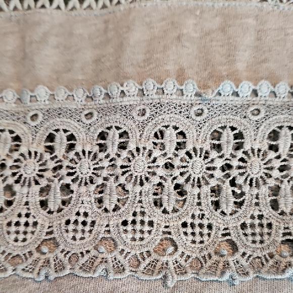NWOT POL Size Small Gray Lace Trim Women's Top - Picture 6 of 8